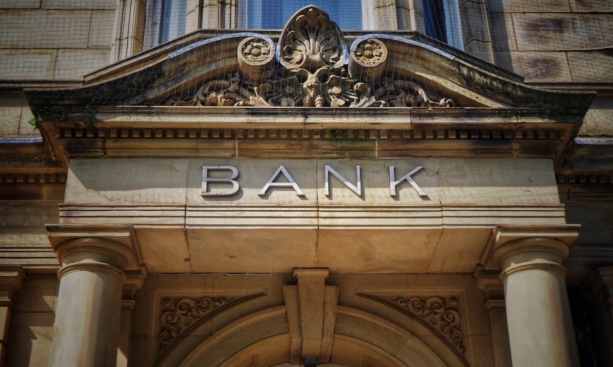 Wall Street Accelerates AI Hiring as Banks Shift From Chatbots to Autonomous Agents